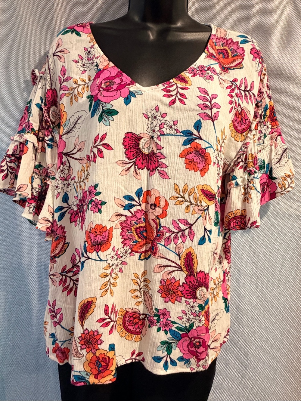 a.n.a Cream Floral V-Neck Ruffle Sleeve Top